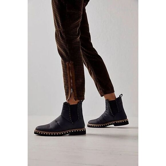 Free People Black Atlas Puffer Chelsea Boot size 37/6.5 Women’s - Picture 2 of 12